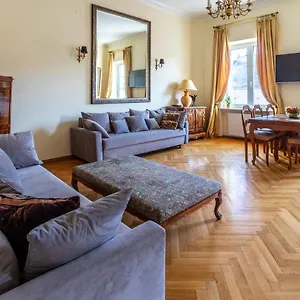apartament-luster-i-obrazow.warsawhotelspoland.com/